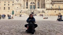 Eugenio Maggio en la Praza do Obradoiro tras llegar a Santiago de Compostela