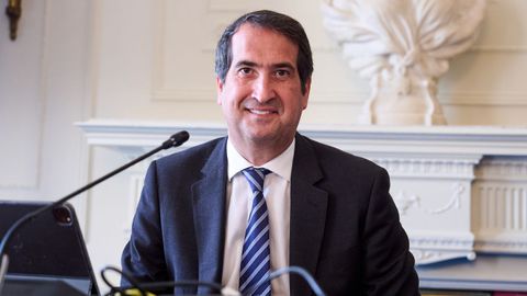 El directivo del BBVA Peio Belausteguigoitia, durante su intervenci�n en la UIMP