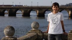 Dani Villarmea Fern�ndez, de 12 a�os, en los jardines de Viveiro, el lugar del que teme tener que emigrar si Alcoa cierra y su padre se queda sin trabajo