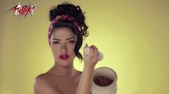Una de las bailarinas condenadas por libertinaje en su v�deo musical �Comino�