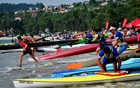 Los participantes parten de la propia playa de Cabanas. 