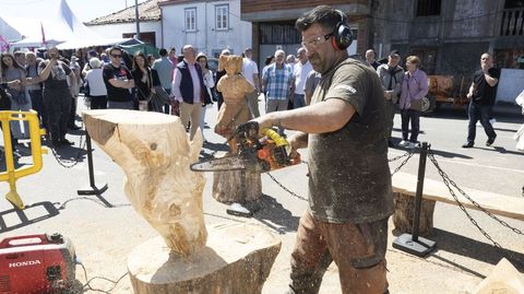 A talla de madera con motoserra volver� estar na Feira das Nenas da Silva 