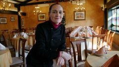 MAR�A GOL�N, EN EL SAL�N DEL RESTAURANTE 