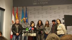 Rueda de prensa de las protectoras, acompa�adas por representantes del PSOE, Podemos, IU y Ciudadanos, hace un mes