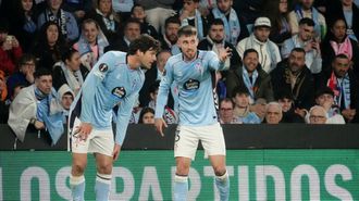 Los futbolistas del Celta Marcos Alonso y �scar Mingueza, durante el duelo ante el Lyon.