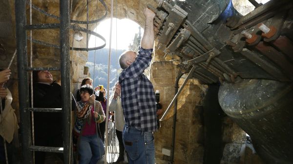 Una de las campanas de la catedral de Mondo�edo que har�n sonar los peregrinos