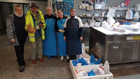 Vaca cuatro puestos del mercado de la plaza de Lugo y lo dona a la Cocina Econmica