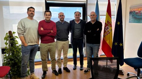 Representantes de A Ostreira, con el director xeral de Pesca, Acuicultura e Innovaci�n Tecnol�xica 