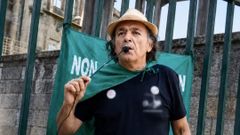 El activista vecinal Angel Vila, en una imagen durante una protesta