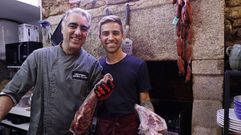 Arturo y V�ctor Salano est�n detr�s de A Lareira, el nuevo local hostelero que hace esquina en la plaza de San Clemente. Padre e hijo han dise�ado juntos una carta especializada en carnes y cada detalle del establecimiento, al que quieren imprimir un ambiente familiar. �Estamos abiertos a sugerencias, a aprender y crecer�.