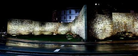La intervenci�n en las murallas incluy� su iluminaci�n y permiti� descubrir una parte oculta.