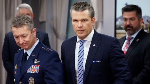 Pete Hegseth, con el general Dan Caine, jefe del Estado Mayor Conjunto de la Fuerza Aérea de Estados Unidos.