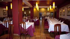 Uno de los comedores de A Dorada do Cant�brico, restaurante en venta en Ribadeo