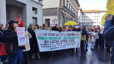 Manifestacin de trabajadoras de la red de escuelas infantiles en Asturias convocada por CCOO