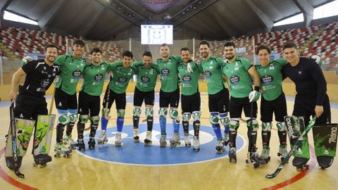 La plantilla de la escuadra verdiblanca posa para La Voz en el Palacio en la previa del tercer encuentro de la serie por el t�tulo