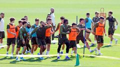 Jugadores y cuerpo t�cnico del Celta, en un entrenamiento.