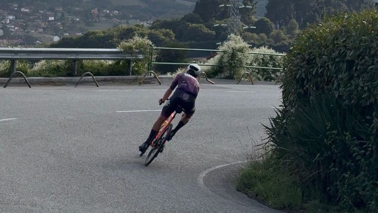 Miguel Garc�a subiendo el Naranco
