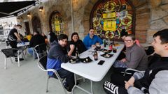 76 de cada 100 parados de A Maria buscan empleo en el sector servicios, que por la pandemia cerr comercios y locales hosteleros como el Aquitania, en Covas (Viveiro), reabierto parcialmente