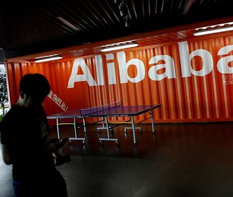 Alibaba, fundada en 1999, tiene 255 millones de compradores activos. 