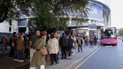 Profesores de la concertada, este martes por la ma�ana antes de partir hacia Santiago para sumarse a la manifestaci�n