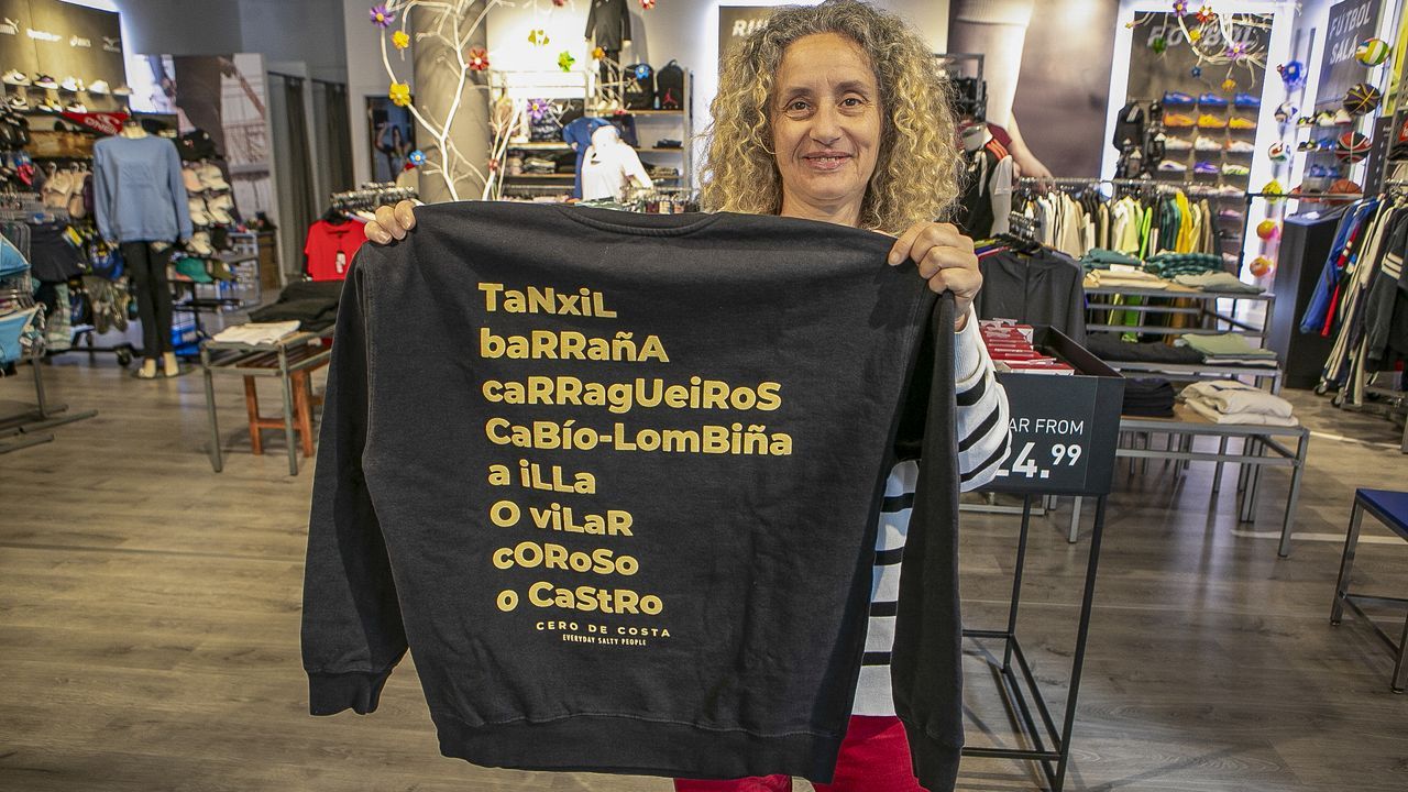Las playas de Barbanza se llevan en la espalda: «La gente quiere tener un pedacito de verano»