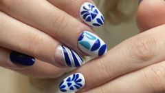 U�as pintadas con dise�o de Sargadelos por Cufre Nails