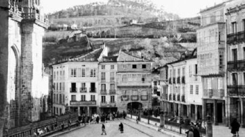 La casa de Villamil y Castro, frente a la catedral
