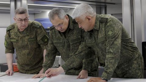 El ministro de Defensa ruso Sergei Shoig� inspeccionando el puesto de mando avanzado de las tropas rusas en Ucrania el 26 Junio de 2023.