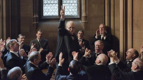 Gary Oldman como Winston Churchill en �El instante m�s oscuro�.