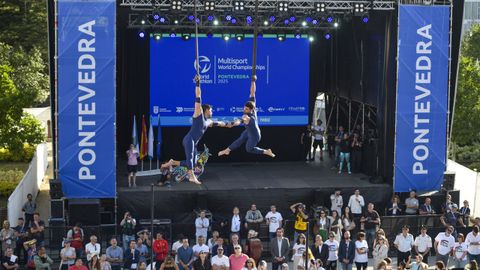 El espectáculo de Pablo Méndez en plaza de España dio paso a los discursos de inauguración del Multisport