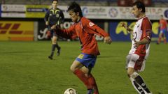 Jaime Noguerol con el control del bal�n ante un jugador del Reus en el partido de ida en O Couto de la Copa Federaci�n en la temporada 2007/08