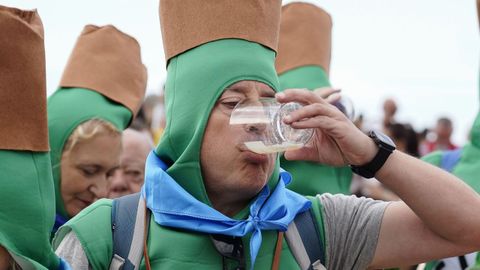 Gij�n celebra su tradicional escanciado simult�neo