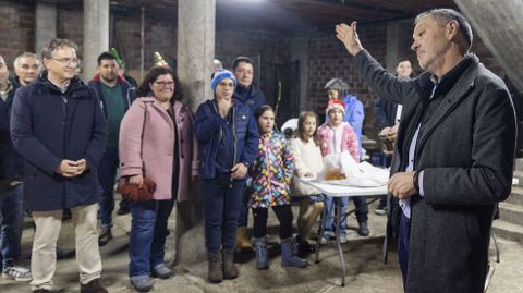 Manuel Mu��o, alcalde de Zas, en las palabras previas al encencido en Brandomil