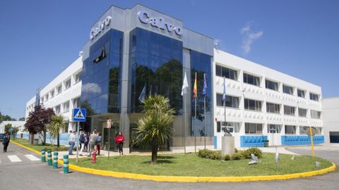 Nauterra es la evoluci�n natural de una empresa nacida en un pueblo de la Costa da Morte, bastante alejando del mar, que es propietaria de una marca italiana y otra brasile�a y que reparte la fabricaci�n entre Galicia, El Salvador y Brasil.