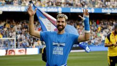 Germn Parreo saluda a la grada durante la fiesta por el ascenso en Riazor