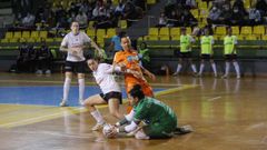 El Envialia Ourense se adelant� ante el Burela y mantuvo el empate con una gran actuaci�n de la meta local Elisa Robles.