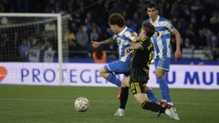 Mario Soriano conduce el bal�n en el duelo con el Zaragoza en Abanca Riazor