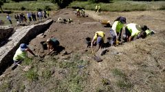 Alumnos del m�ster de arqueolog�a de la USC hacen pr�cticas en el castro de Elvi�a