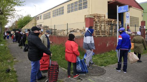 Colas en el banco de alimentos de Lugo