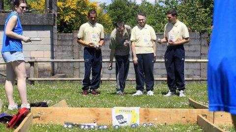 Las pruebas de petanca y de campo a través se disputaron en el campo de fútbol de Centeás, en Sober