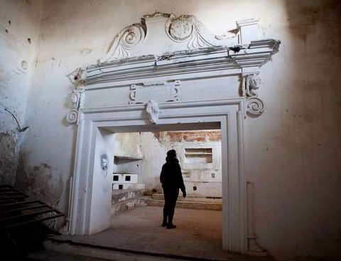 La denominación «Corral de Gala» figura sobre el dintel de una puerta del inmueble.