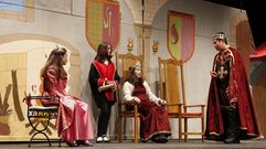 Los alumnos del instituto Monte Neme representan piezas teatrales en el Pazo da Cultura