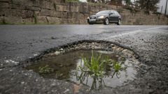 �Estos son los baches que sortean los barbanzanos al volante!
