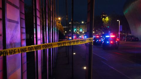 Cinta policial y patrullas bordean el lugar de los hechos en el festival gastron�mico Bite of Seattle, en Seattle, Washington (EE. UU.).
