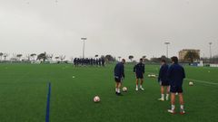Entrenamiento del Real Oviedo en el Centro Asturiano, con los juveniles en primer t�rmino