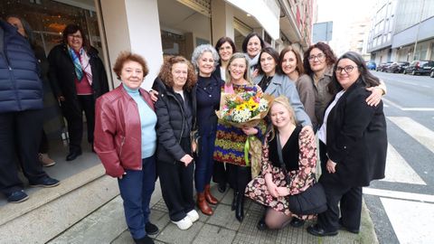 FIESTA SORPRESA POR JUBILACION EN EL RESTAURANTE XOANES A ROSA FERNANDEZ,