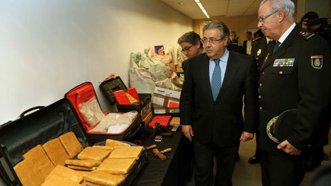 El ministro del Interior, Juan Ignacio Zoido, junto al delegado del Gobierno, Enric Milo, y el Jefe Superior de Polic�a de Catalu�a, Sebasti�n Trapote