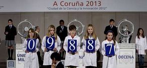 Los nios lucieron batas blancas en homenaje a la ciencia y a los cientficos.