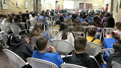 Parte de los Fempa los distribuyen los Grupos de Acci�n Local do Sector Pesqueiro (GALP), que organizan actividades como esta en Muros, promovida por el GALP Seo de Fisterra R�a de Muros e Noia