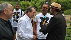 Abel Caballero se desplaz� ayer a O Porri�o para apoyar al candidato del PSOE y conocer el festival de Cans